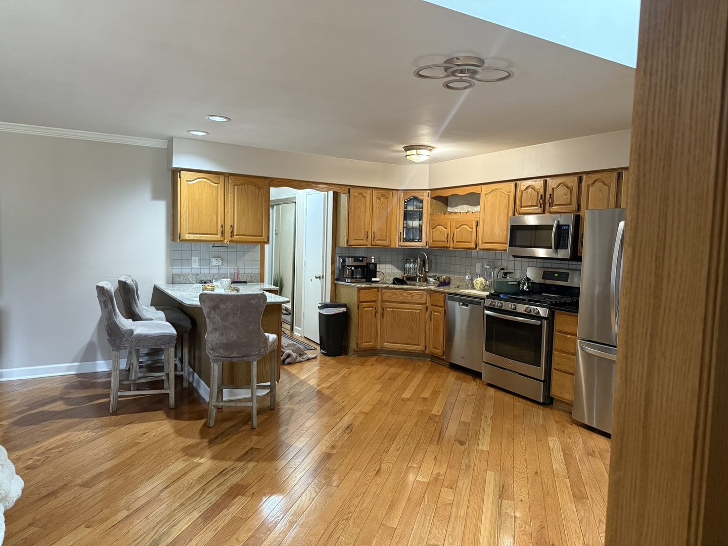 6716 W 89th Place, Oak Lawn, IL 60453