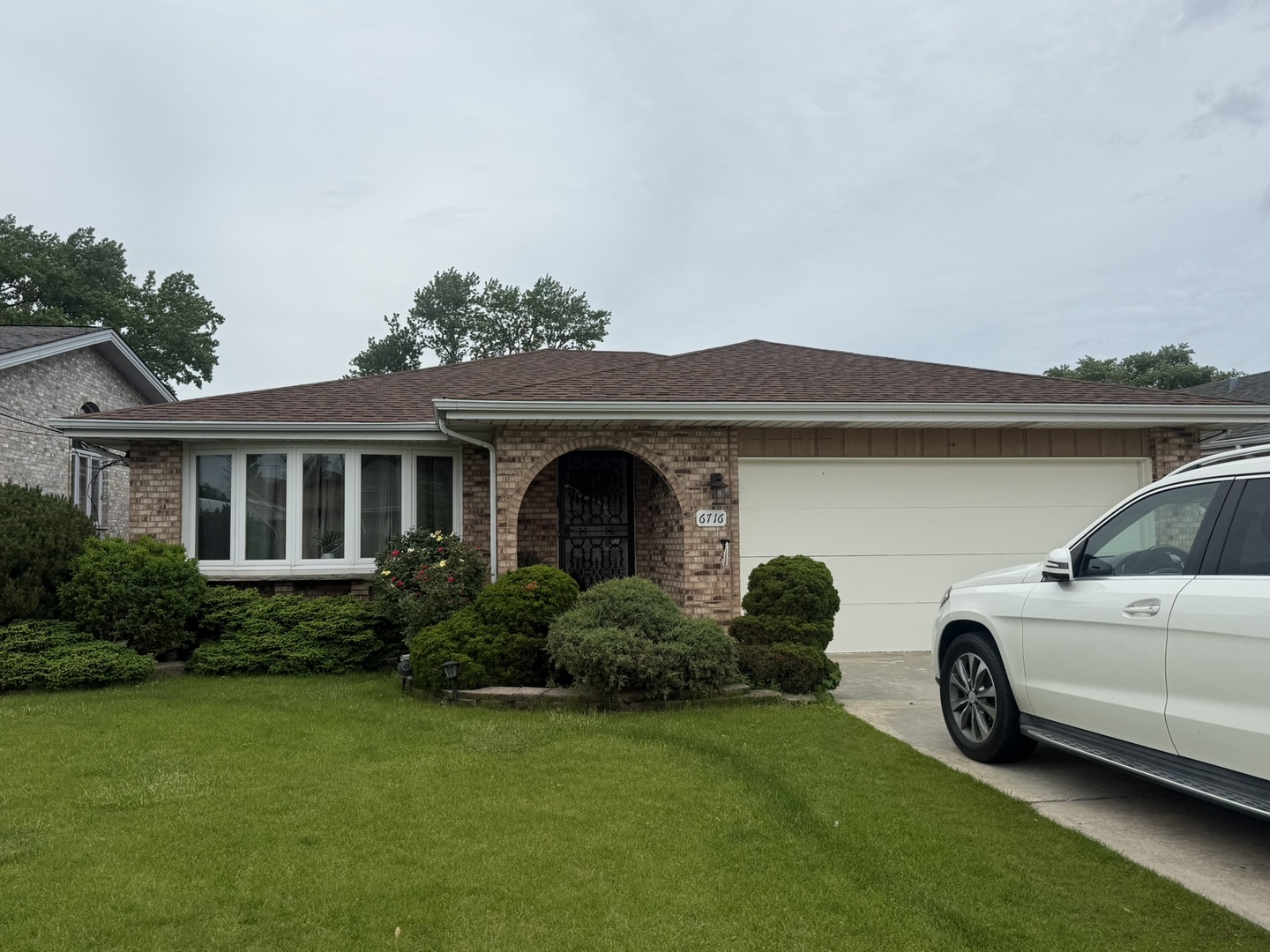 6716 W 89th Place, Oak Lawn, IL 60453