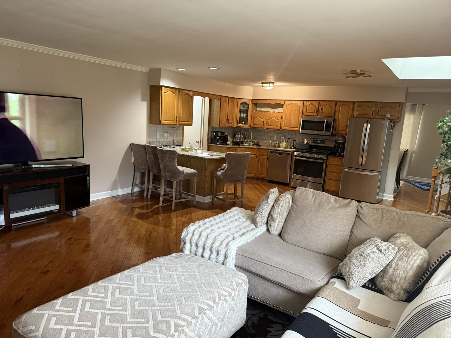 6716 W 89th Place, Oak Lawn, IL 60453
