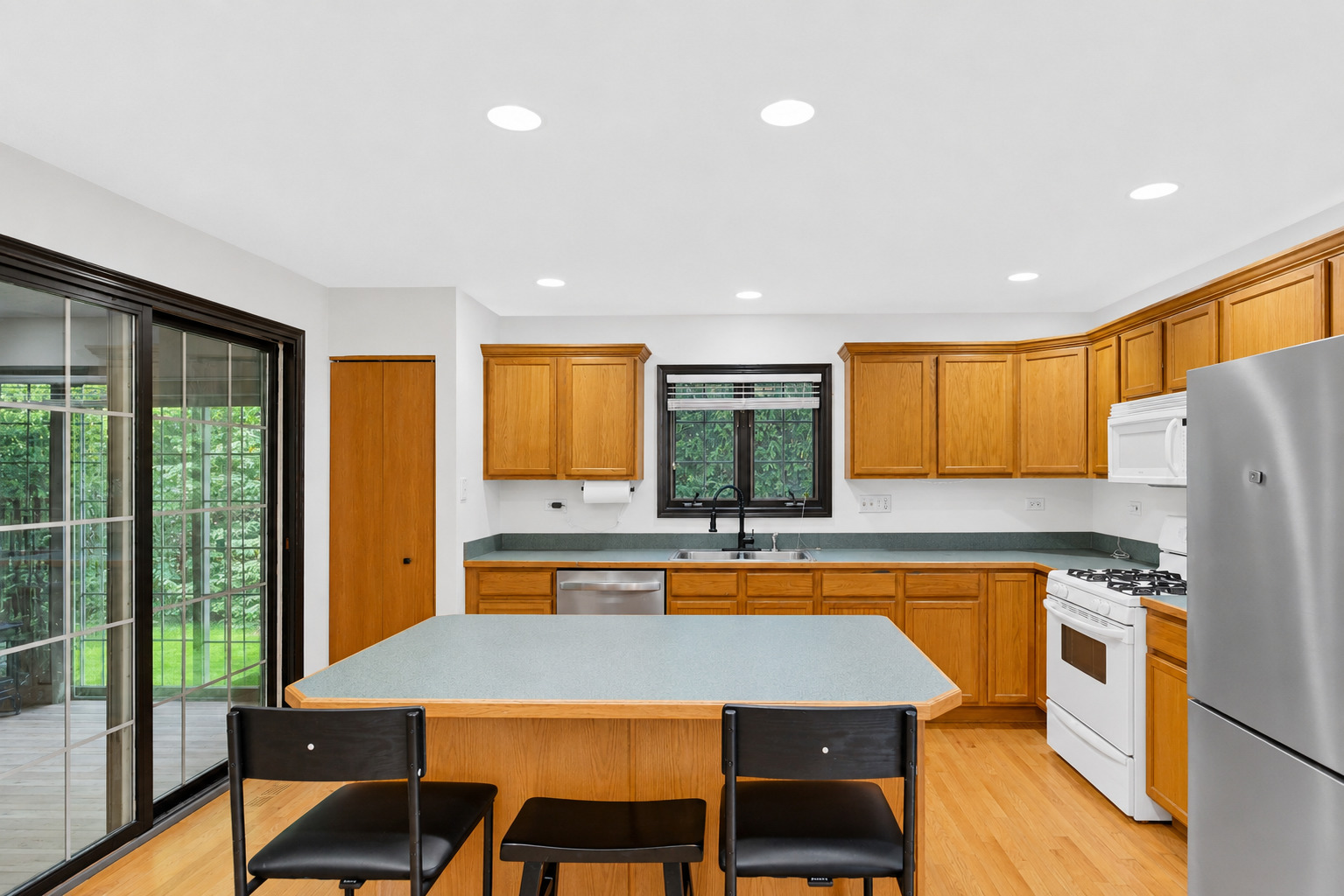 246 Red Hawk Road, Hampshire, IL 60140