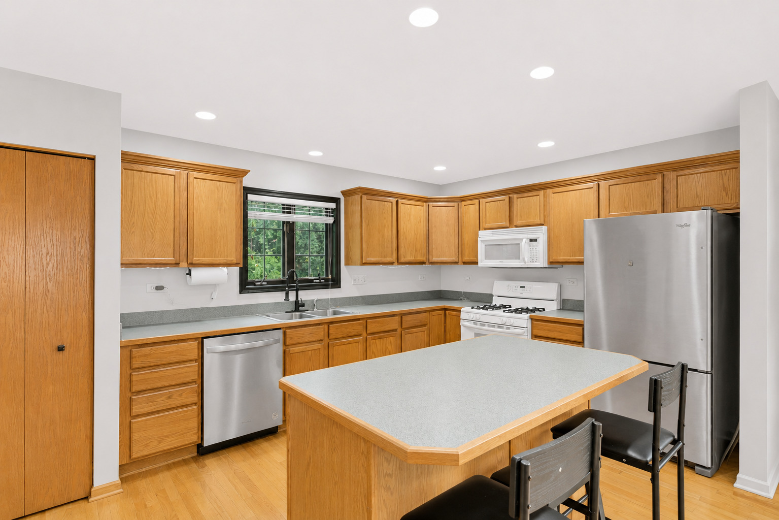 246 Red Hawk Road, Hampshire, IL 60140