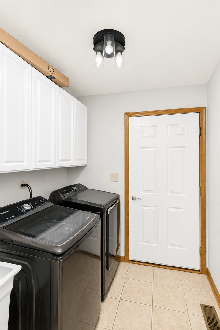 246 Red Hawk Road, Hampshire, IL 60140