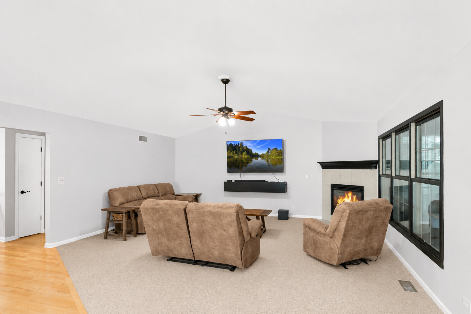 246 Red Hawk Road, Hampshire, IL 60140