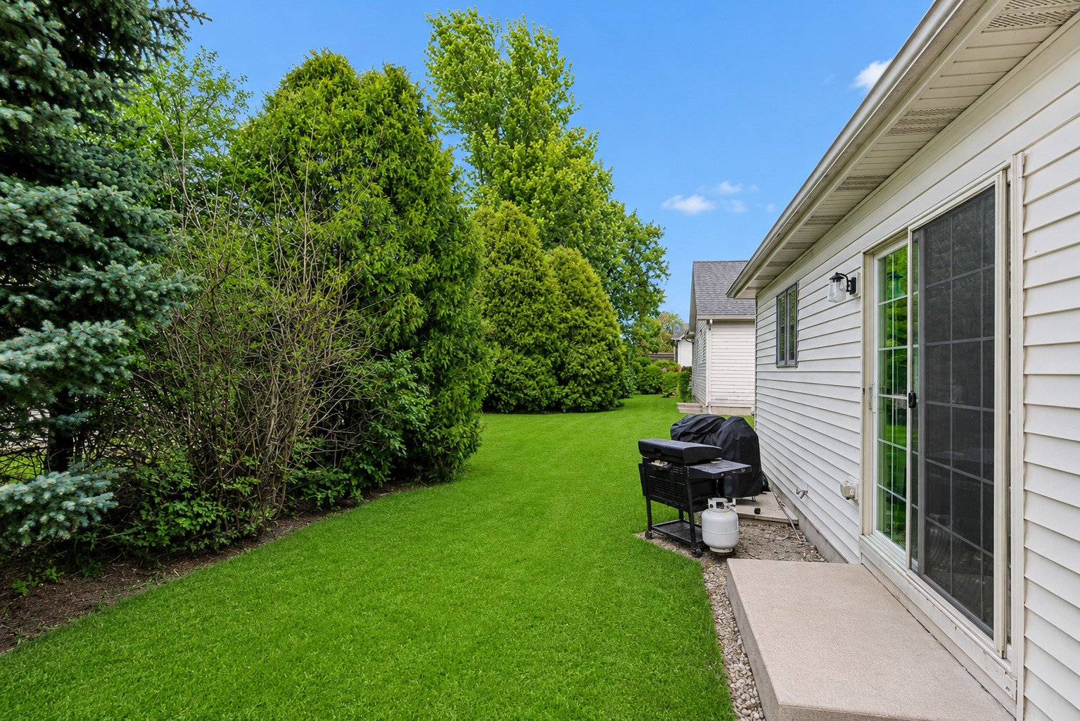 246 Red Hawk Road, Hampshire, IL 60140