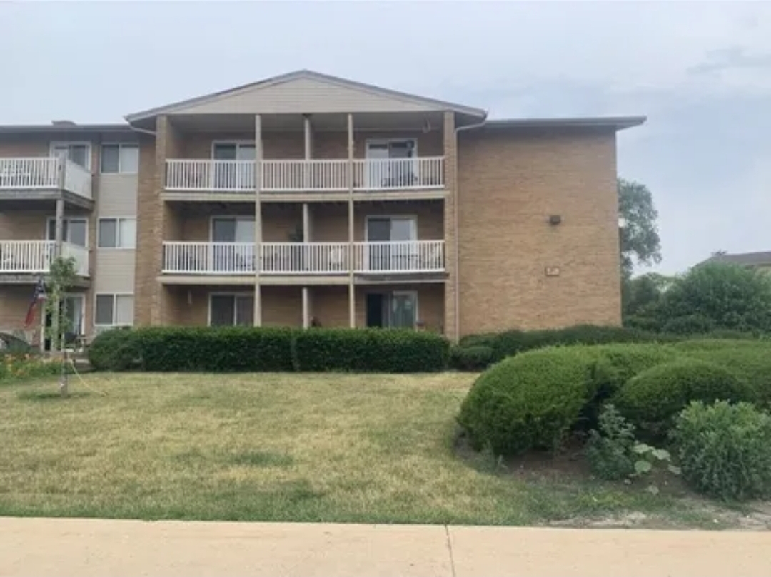 910 Beau Drive #313, Des Plaines, IL 60016