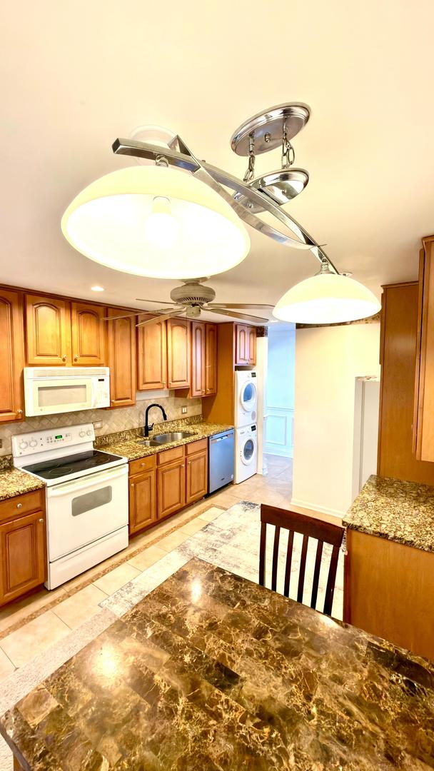 910 Beau Drive #313, Des Plaines, IL 60016