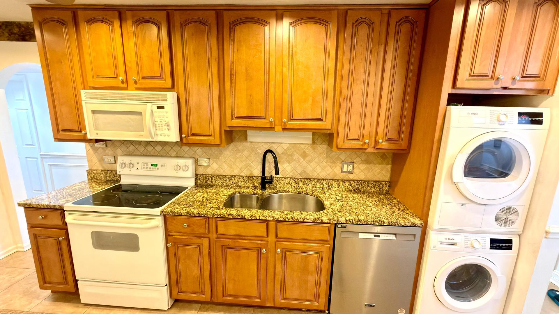 910 Beau Drive #313, Des Plaines, IL 60016