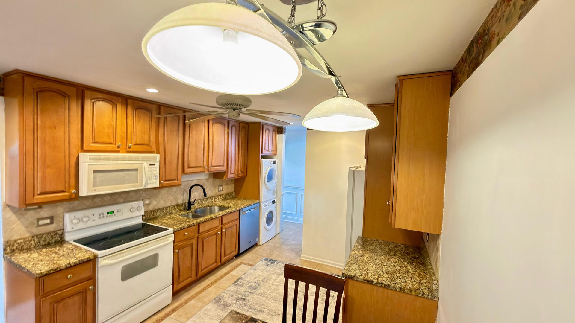 910 Beau Drive #313, Des Plaines, IL 60016