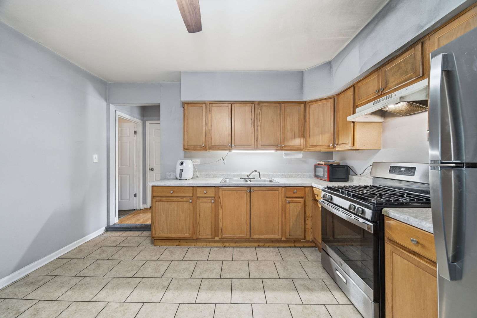 12124 S Edbrooke Avenue, Chicago, IL 60628
