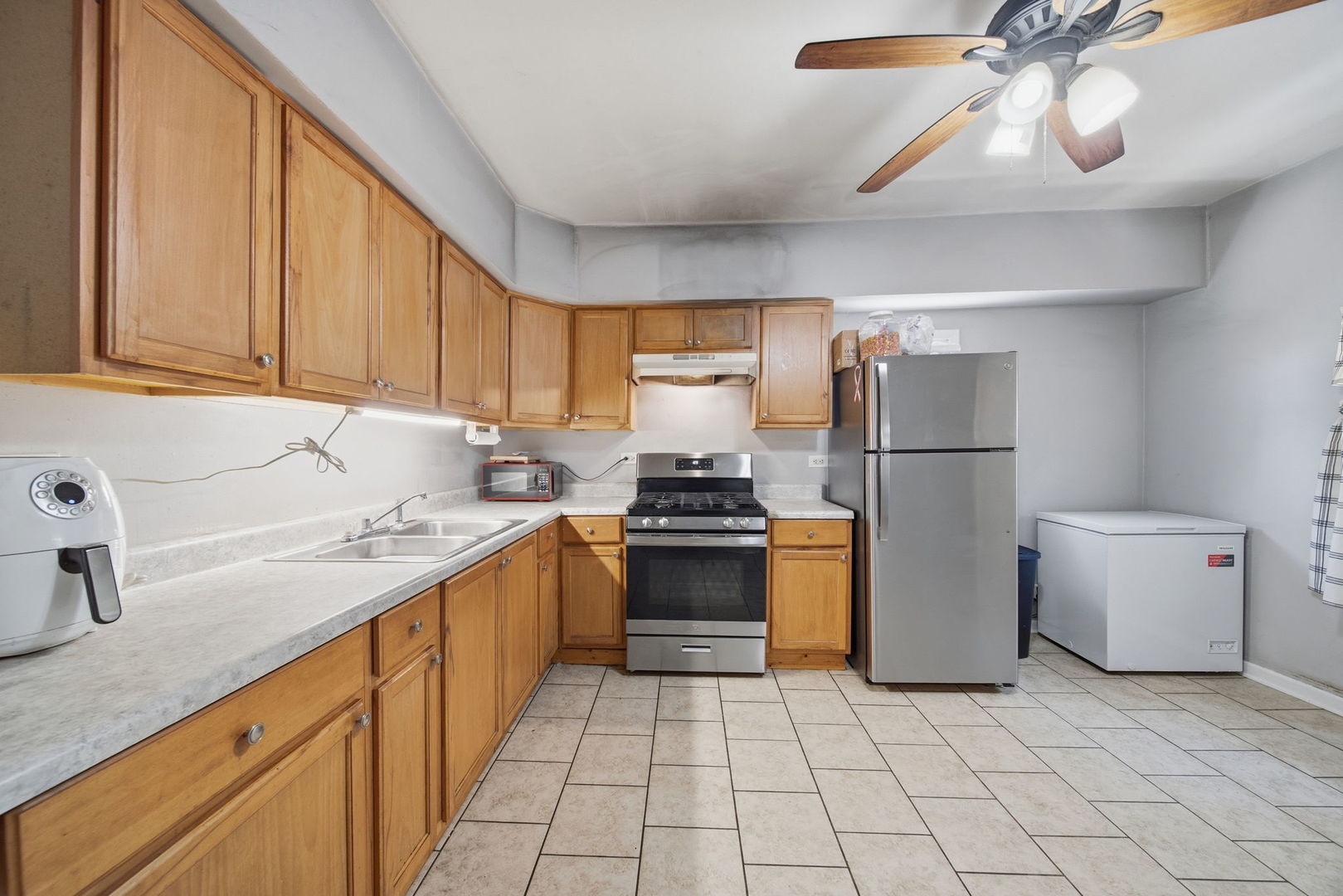 12124 S Edbrooke Avenue, Chicago, IL 60628