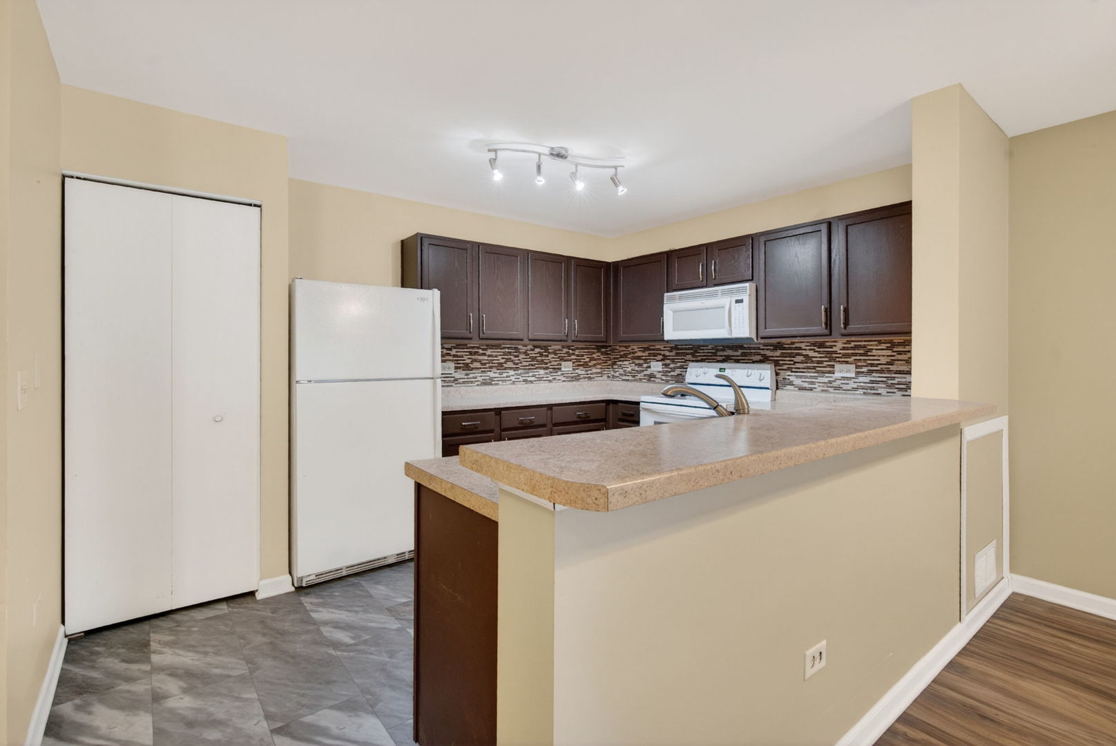 1628 Mcclure Road, Aurora, IL 60505