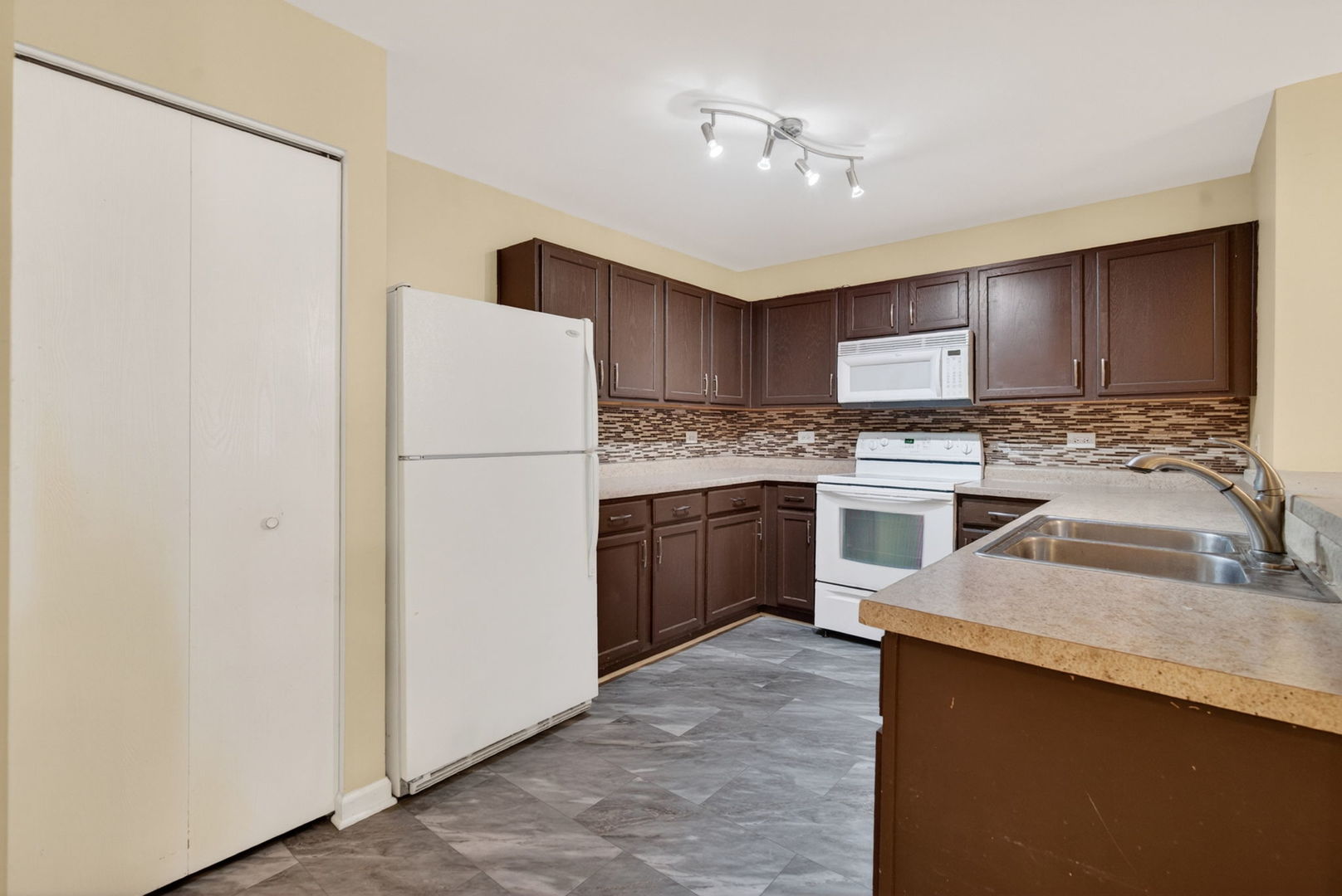 1628 Mcclure Road, Aurora, IL 60505