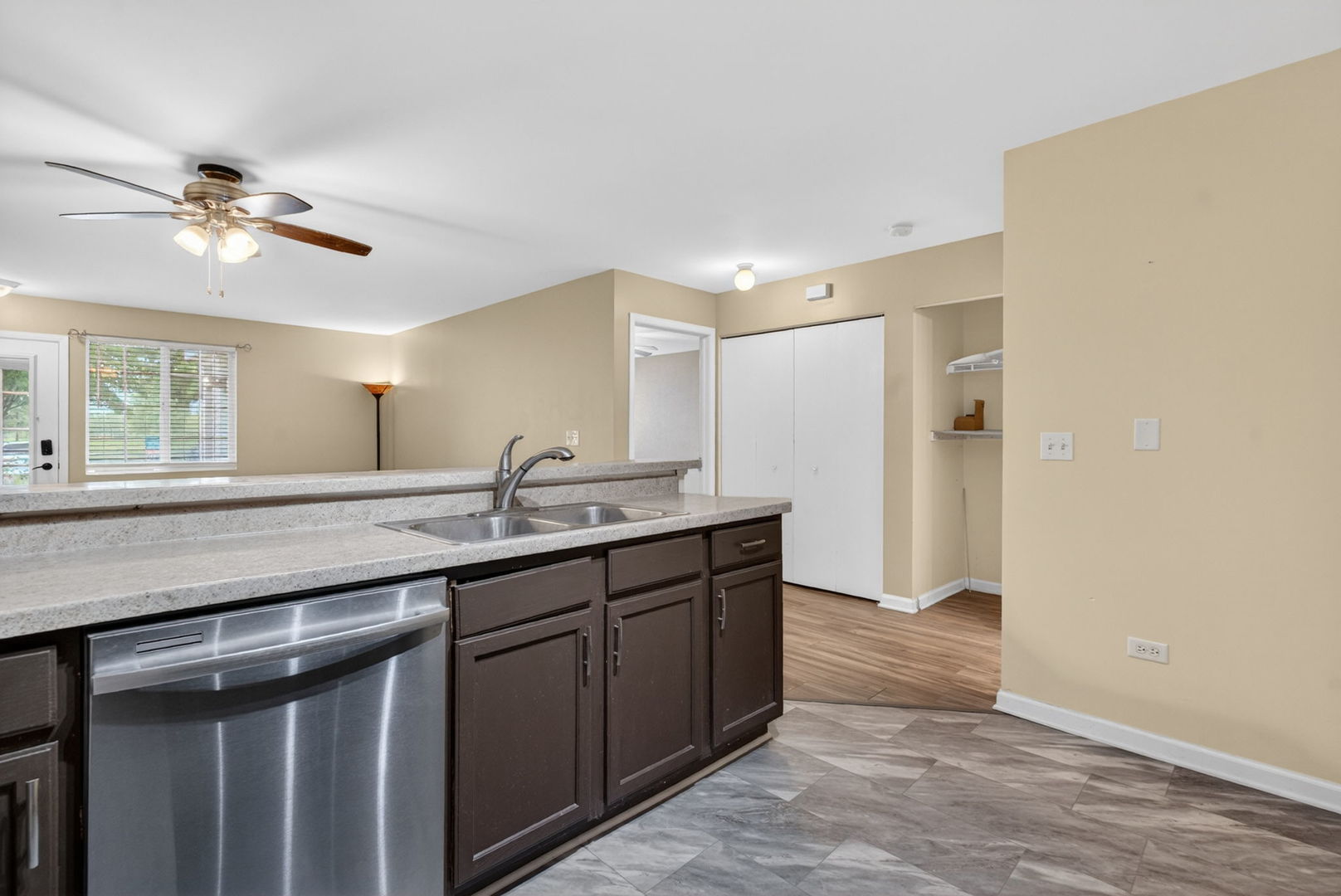 1628 Mcclure Road, Aurora, IL 60505