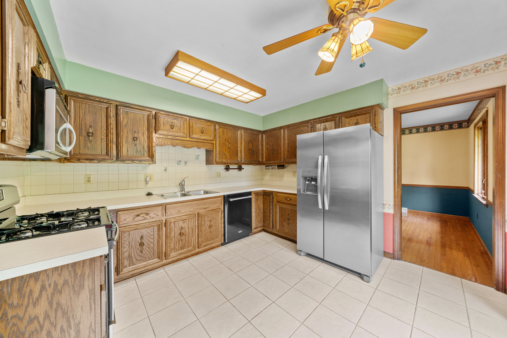 2445 Coach And Surrey Lane, Aurora, IL 60506