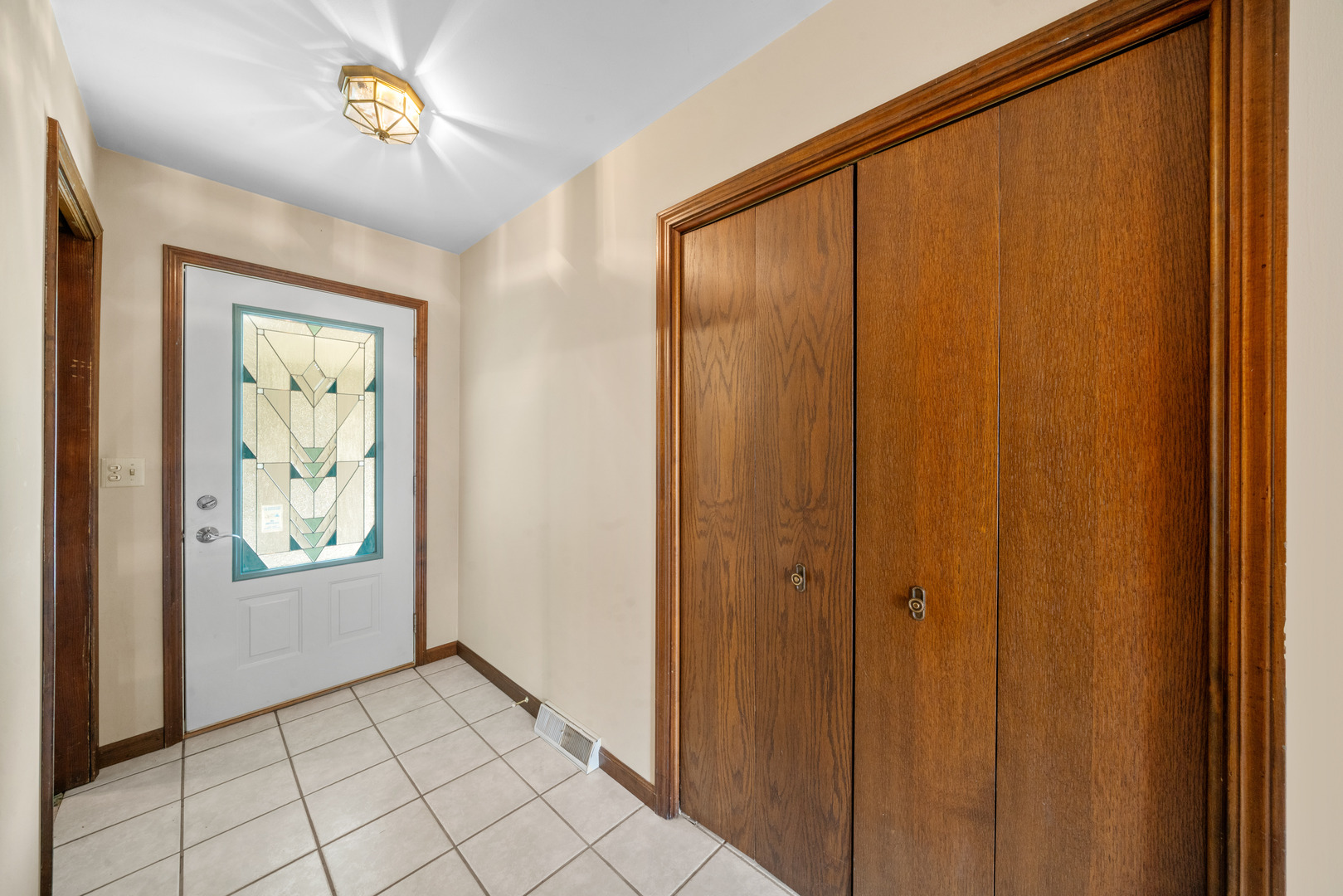 2445 Coach And Surrey Lane, Aurora, IL 60506