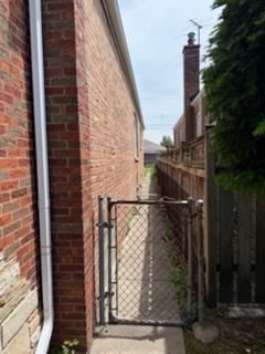 8917 S Ridgeland Avenue, Chicago, IL 60617