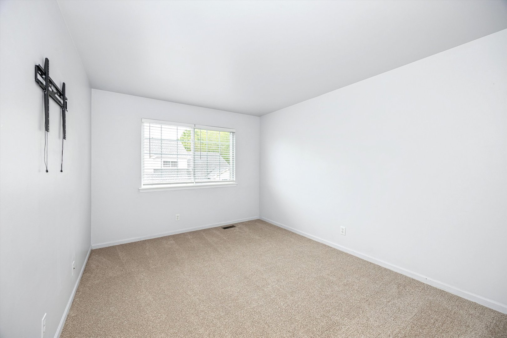 1673 Waterford Road, North Aurora, IL 60542