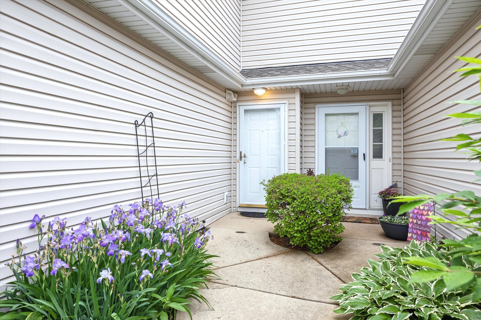 1673 Waterford Road, North Aurora, IL 60542
