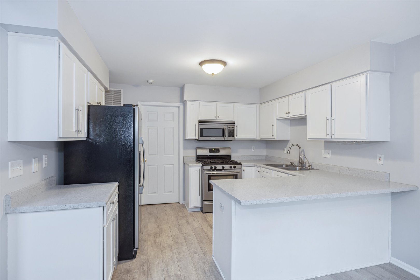 1673 Waterford Road, North Aurora, IL 60542