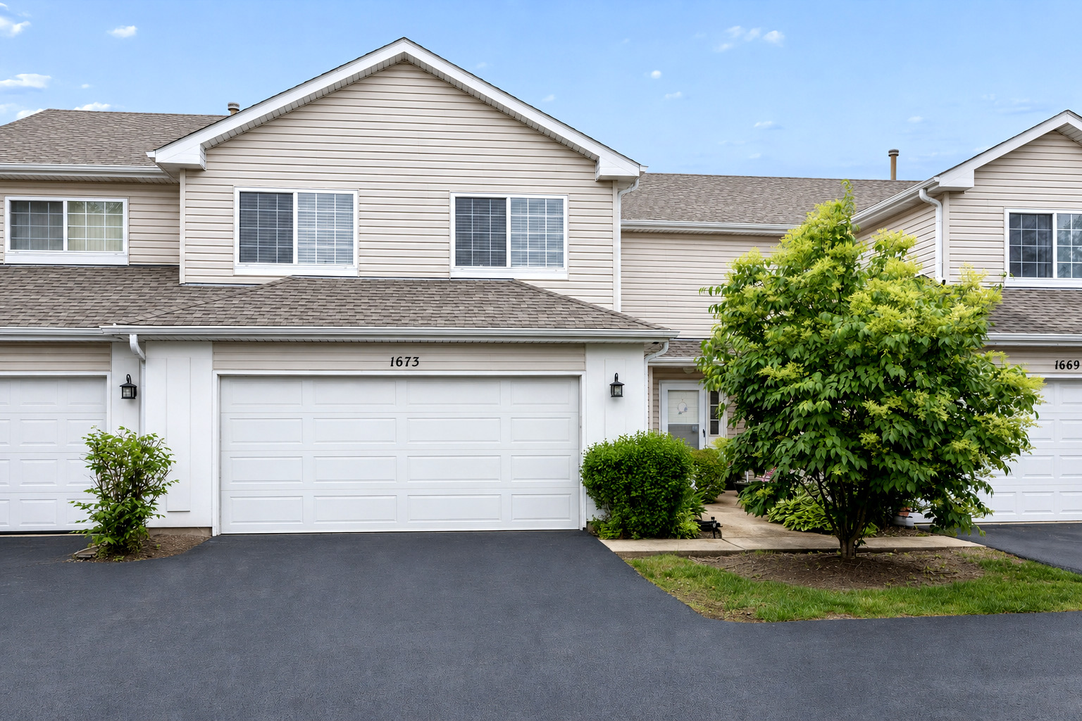 1673 Waterford Road, North Aurora, IL 60542