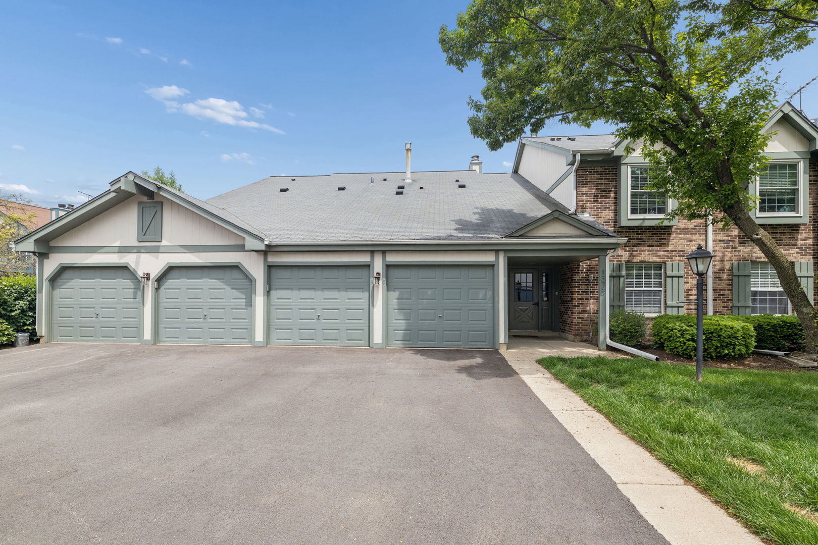 1575 Stonehill Court #A, Wheaton, IL 60189