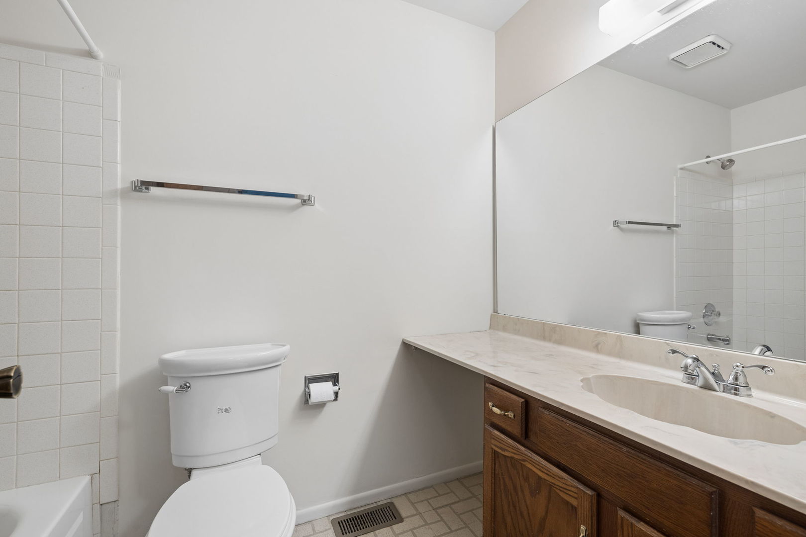 1575 Stonehill Court #A, Wheaton, IL 60189