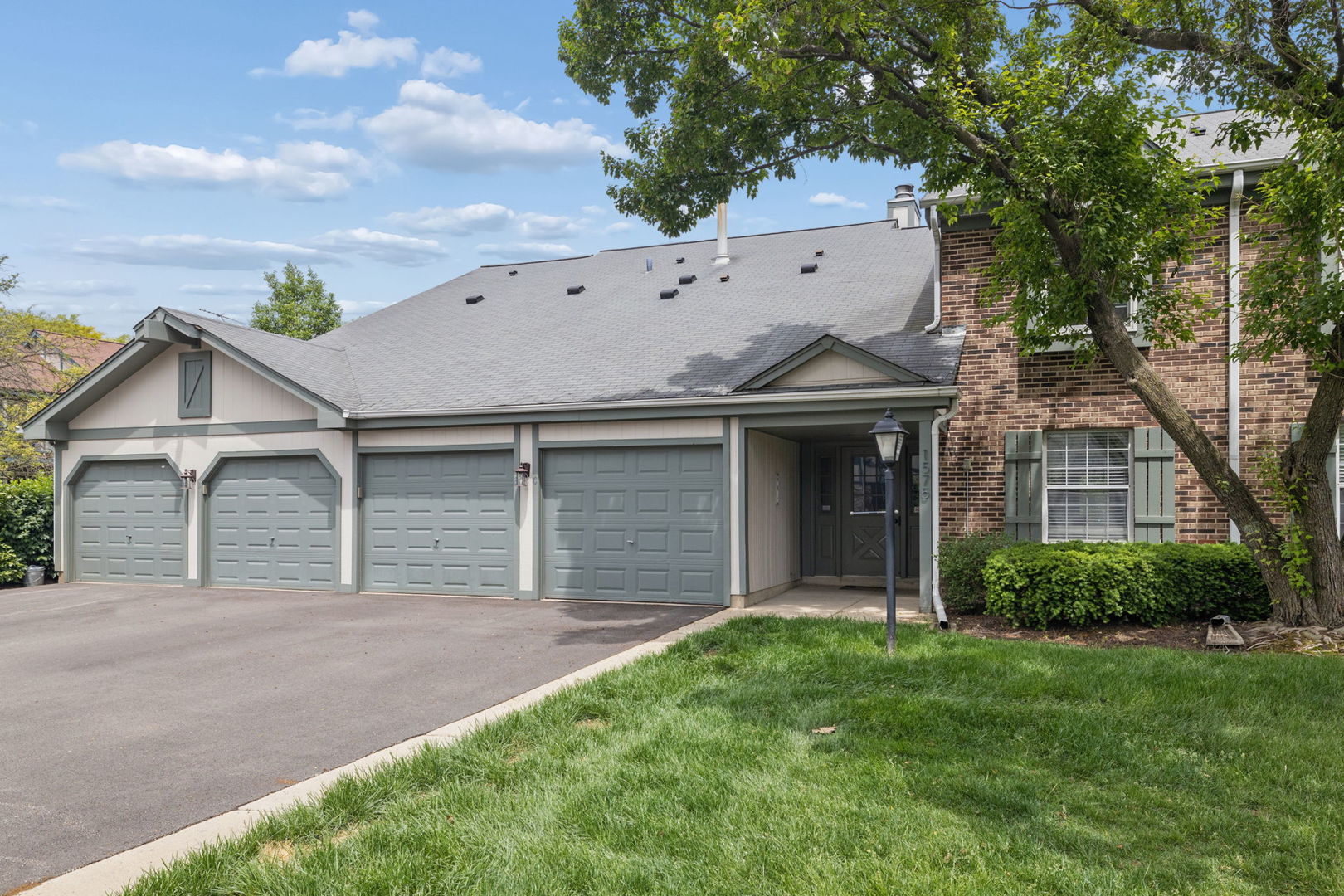 1575 Stonehill Court #A, Wheaton, IL 60189