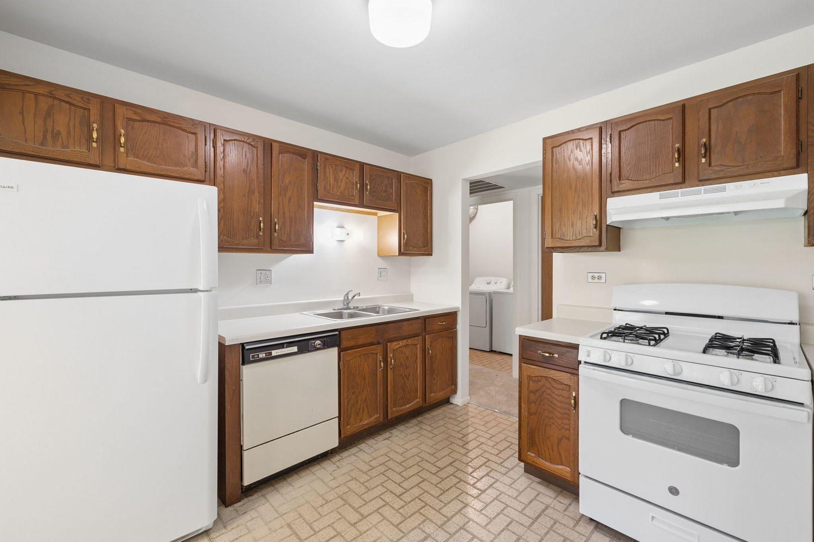 1575 Stonehill Court #A, Wheaton, IL 60189