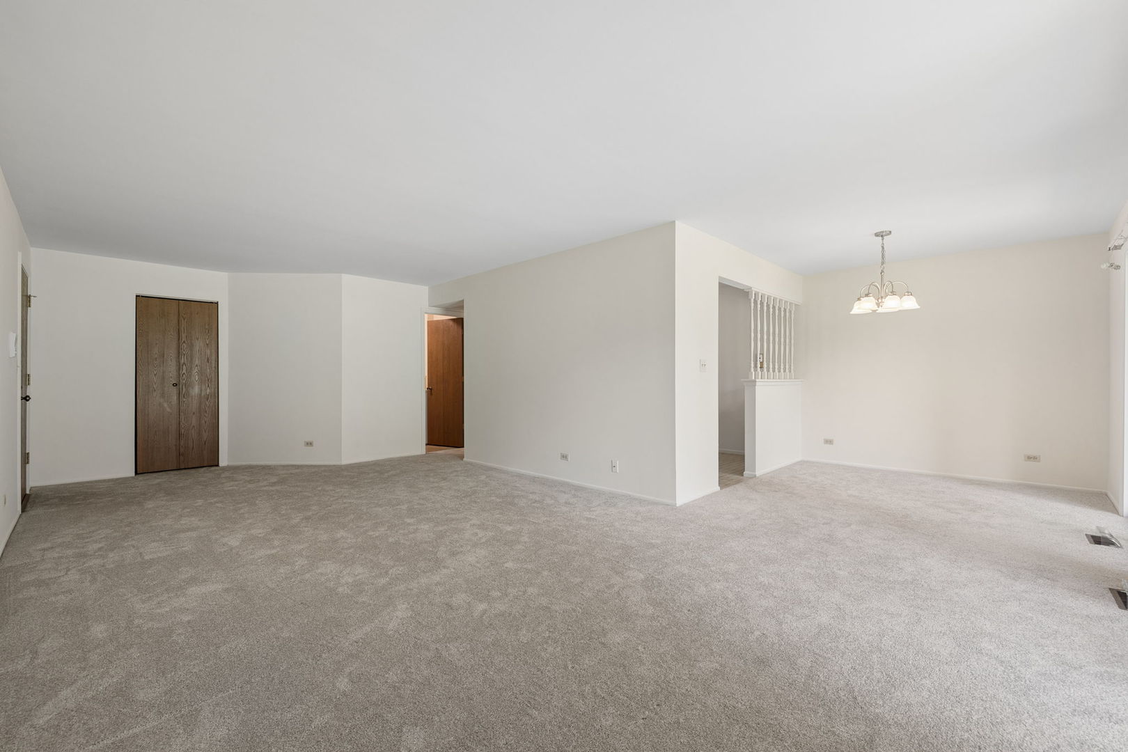 1575 Stonehill Court #A, Wheaton, IL 60189