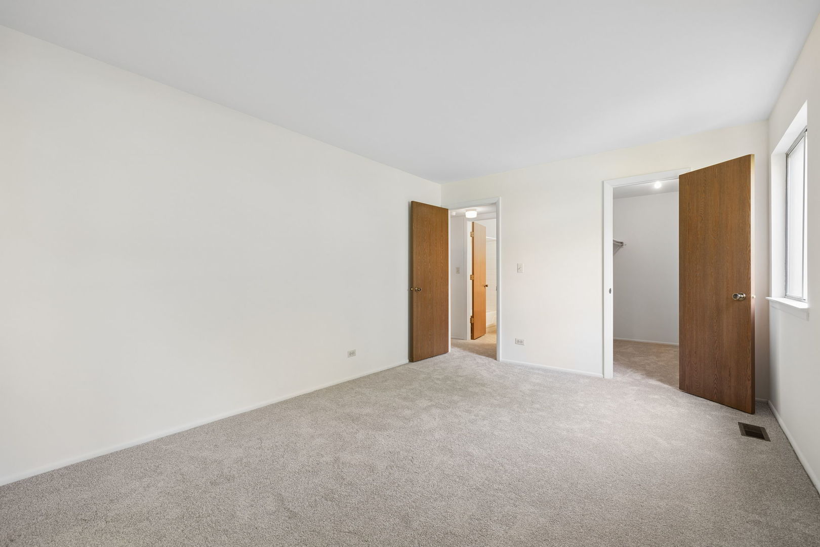 1575 Stonehill Court #A, Wheaton, IL 60189
