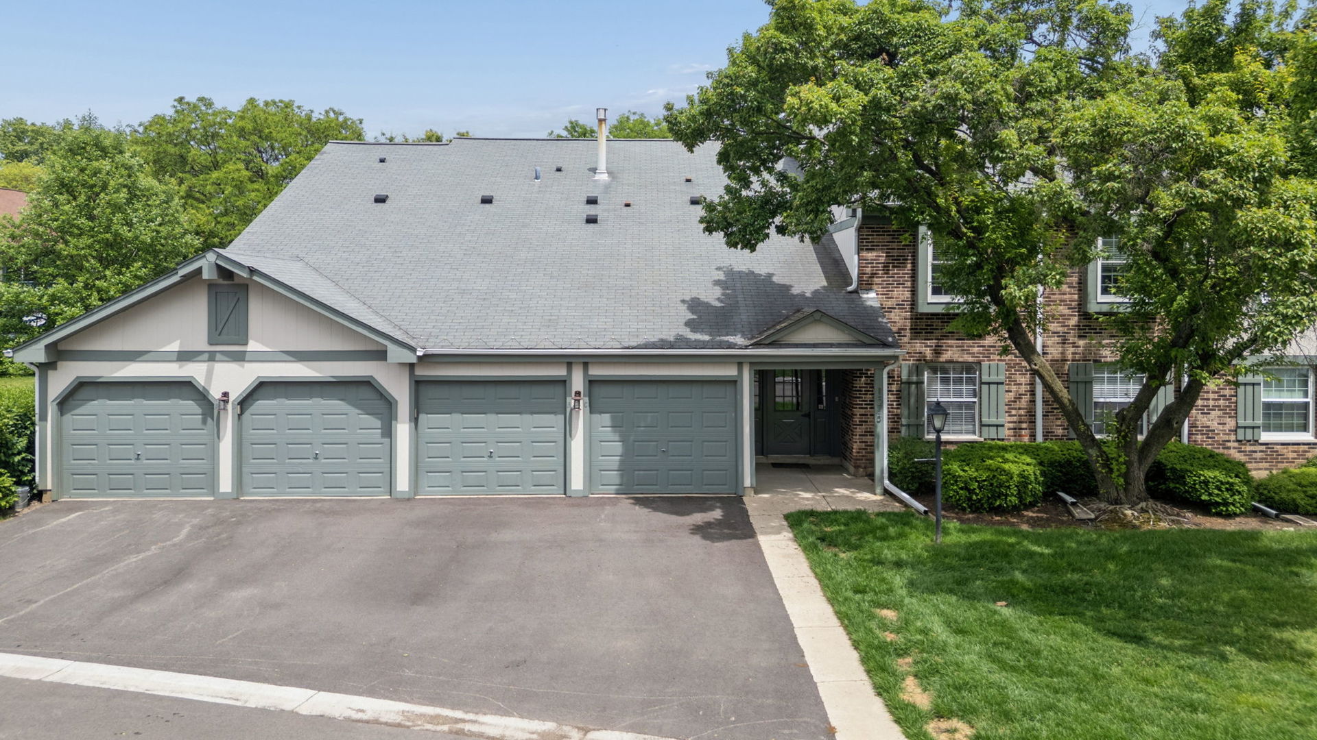 1575 Stonehill Court #A, Wheaton, IL 60189