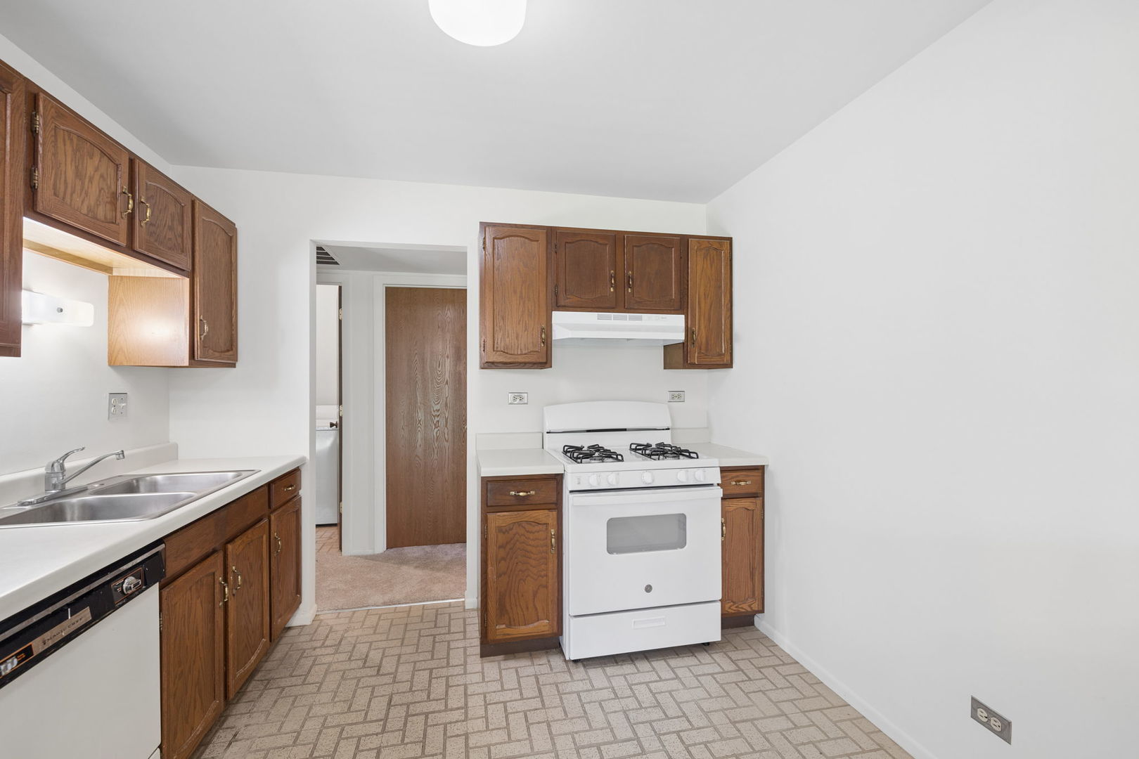 1575 Stonehill Court #A, Wheaton, IL 60189