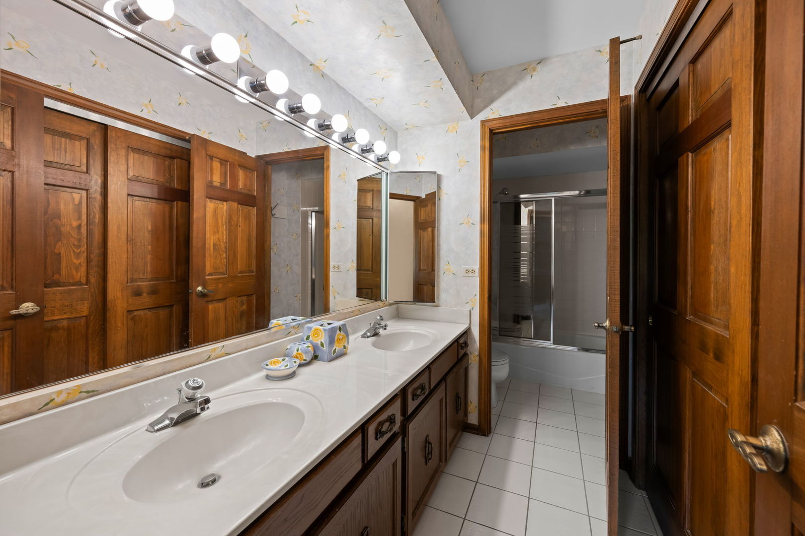 4211 Ridgeland Lane, Northbrook, IL 60062