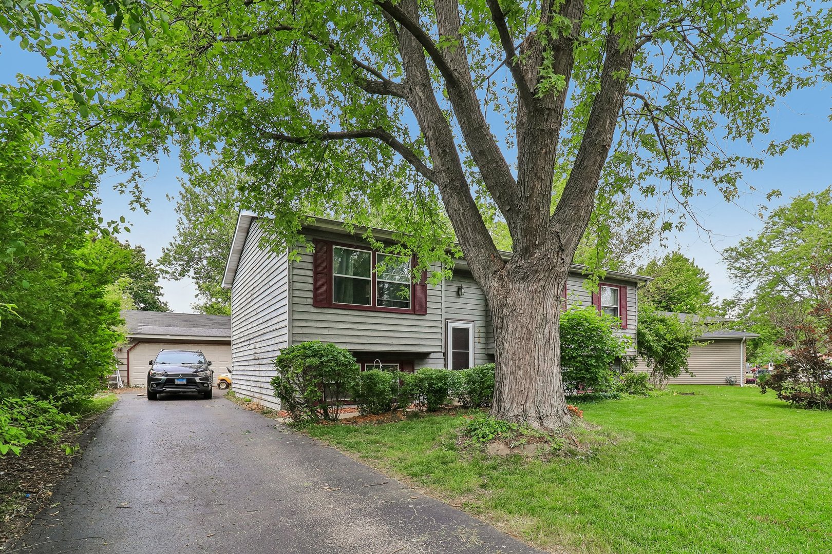 332 Everett Avenue, Crystal Lake, IL 60014