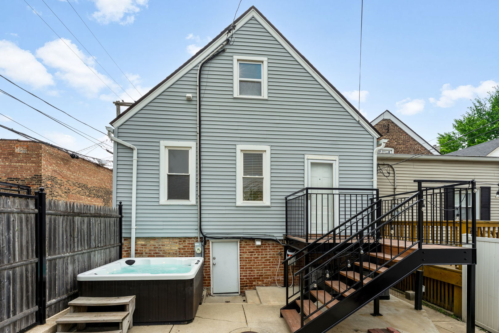 3514 S Damen Avenue, Chicago, IL 60609