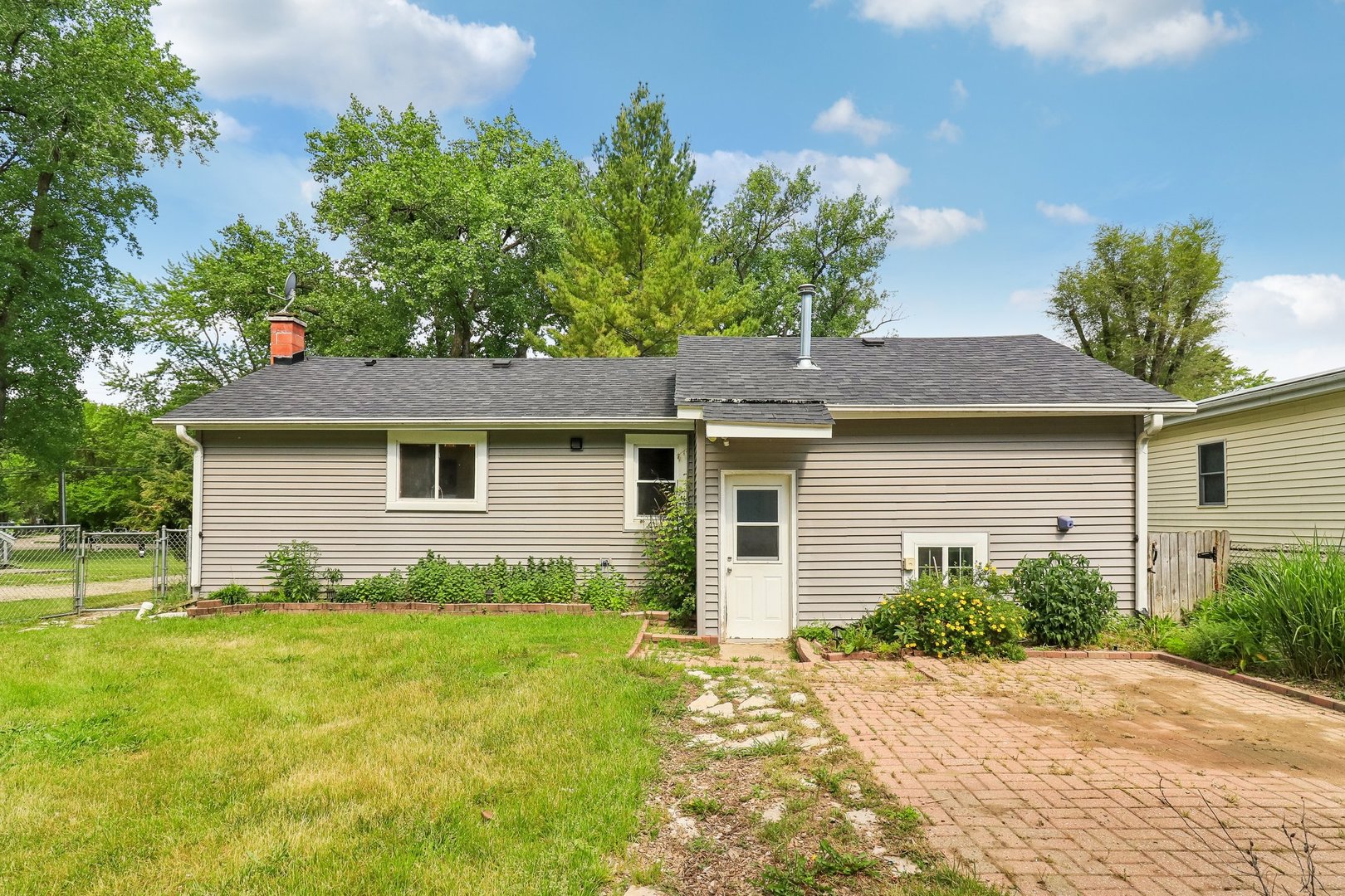 79 Eagle Point Road, Fox Lake, IL 60020