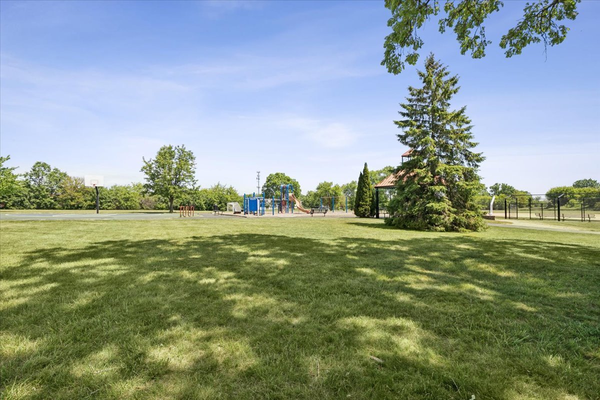 2952 Liberty Lane, Lindenhurst, IL 60046