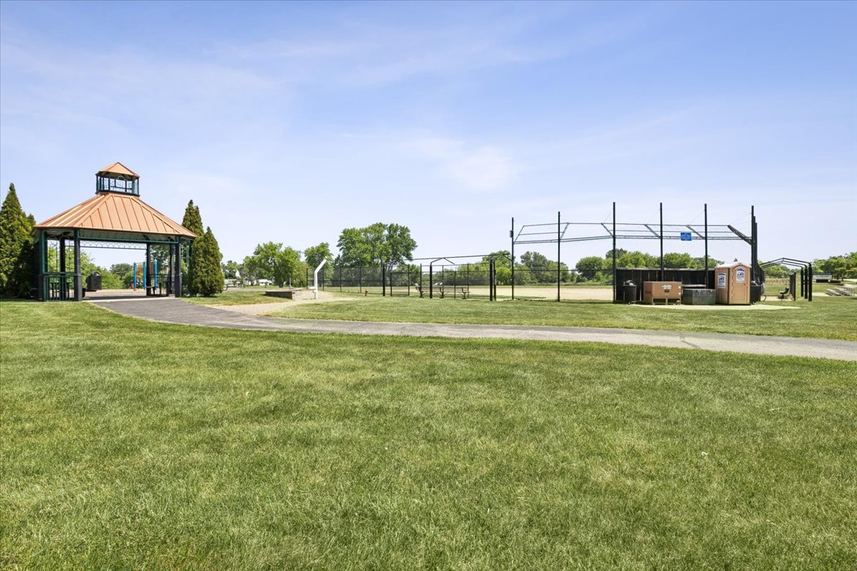 2952 Liberty Lane, Lindenhurst, IL 60046