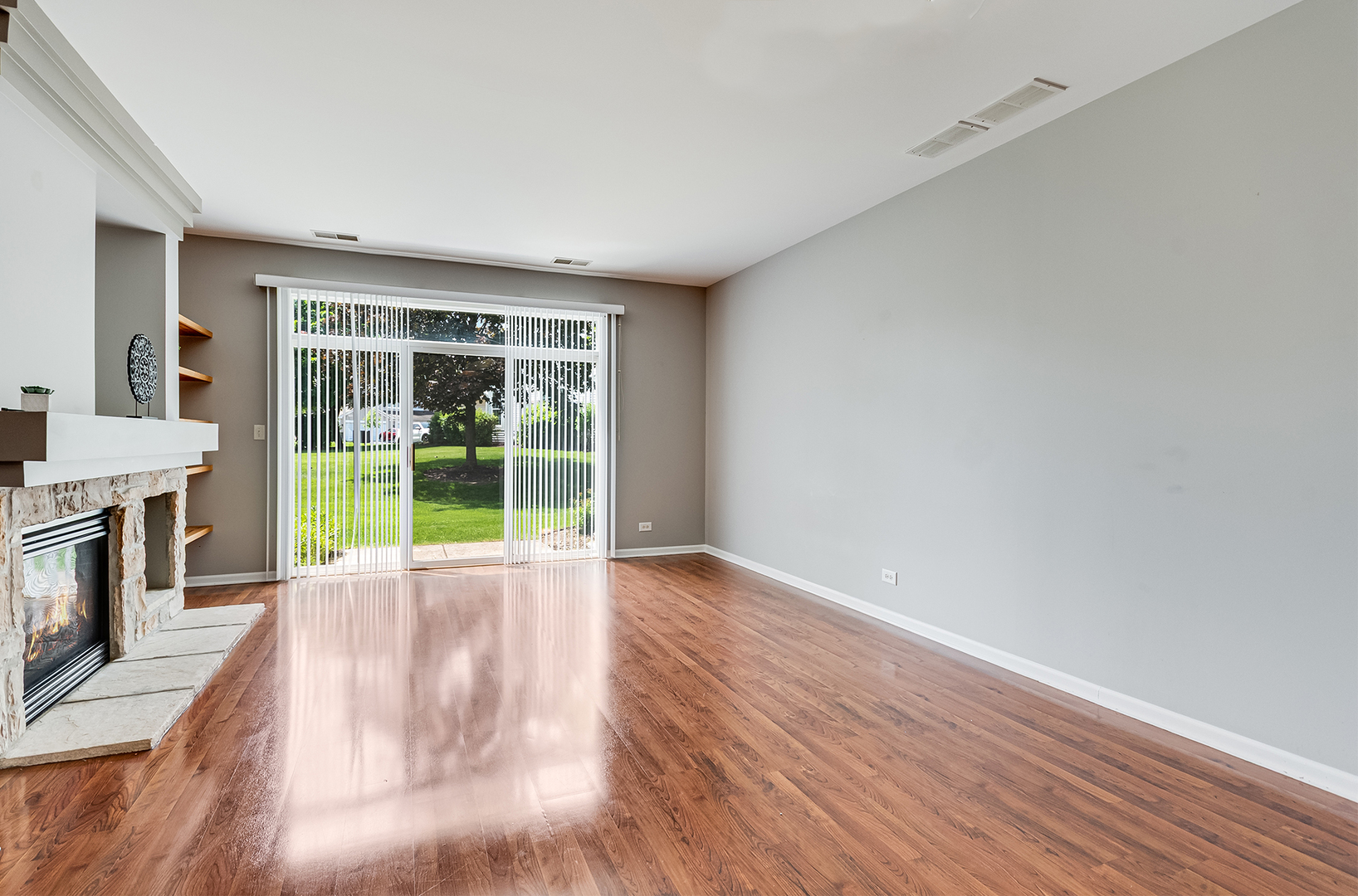913 Genesee Drive, Naperville, IL 60563