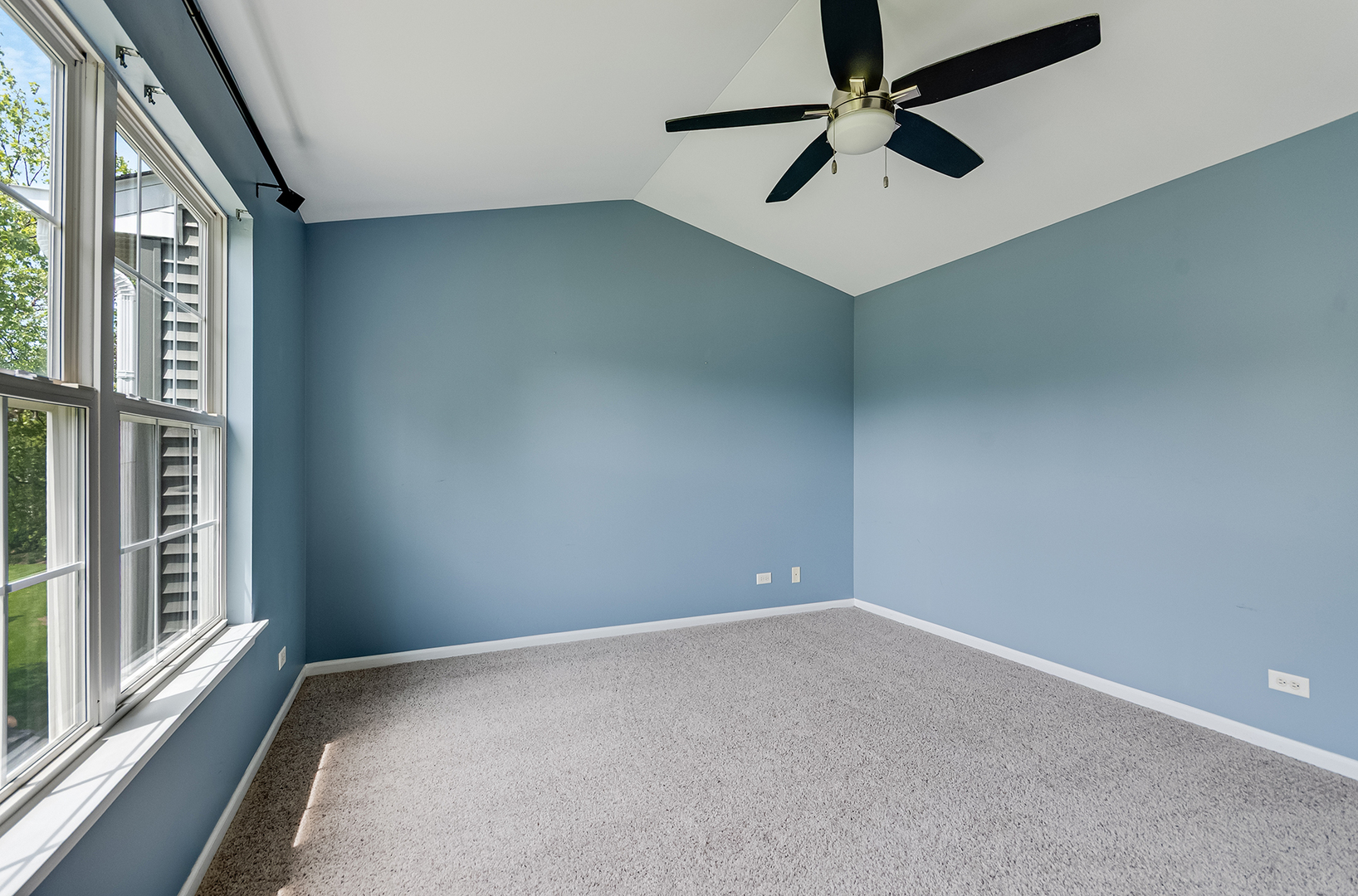 913 Genesee Drive, Naperville, IL 60563
