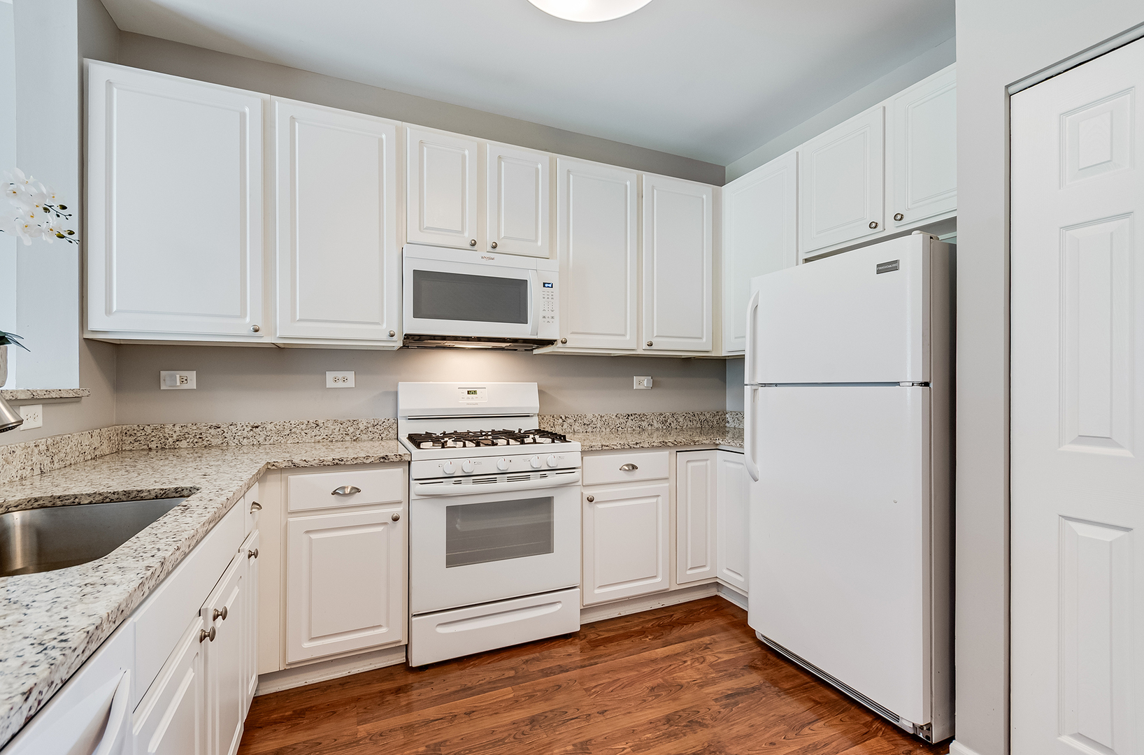 913 Genesee Drive, Naperville, IL 60563