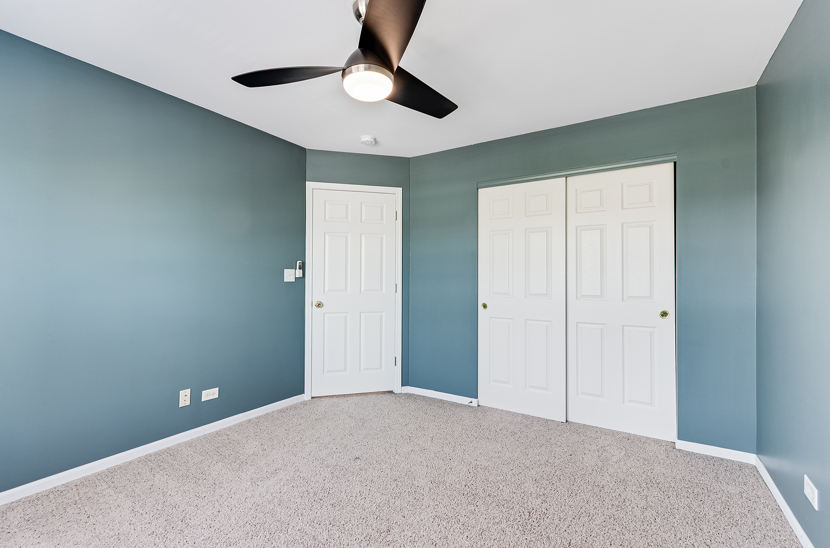 913 Genesee Drive, Naperville, IL 60563