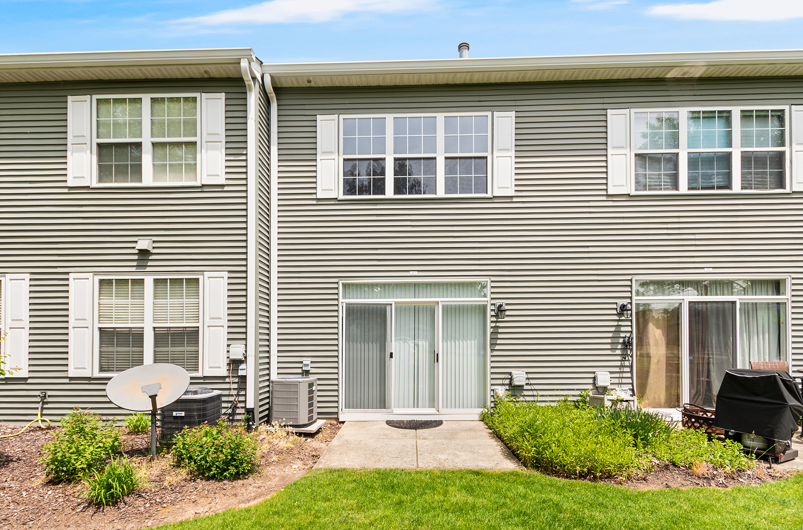 913 Genesee Drive, Naperville, IL 60563