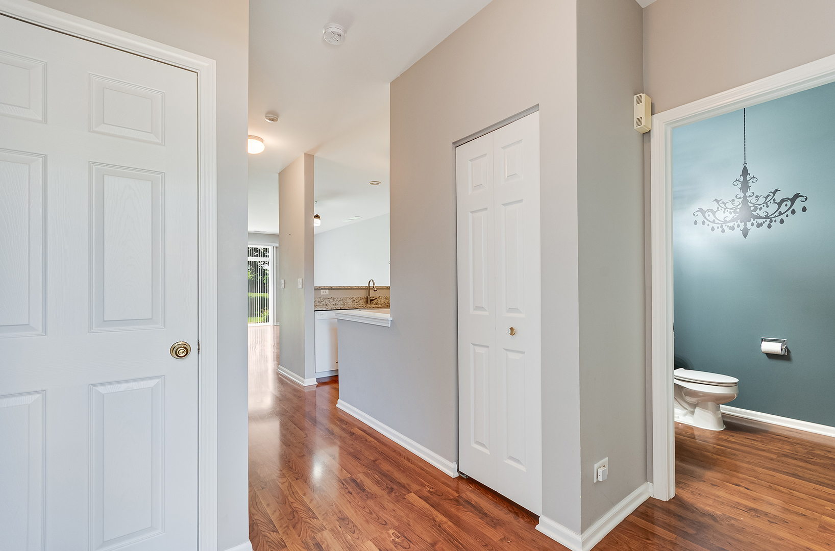 913 Genesee Drive, Naperville, IL 60563