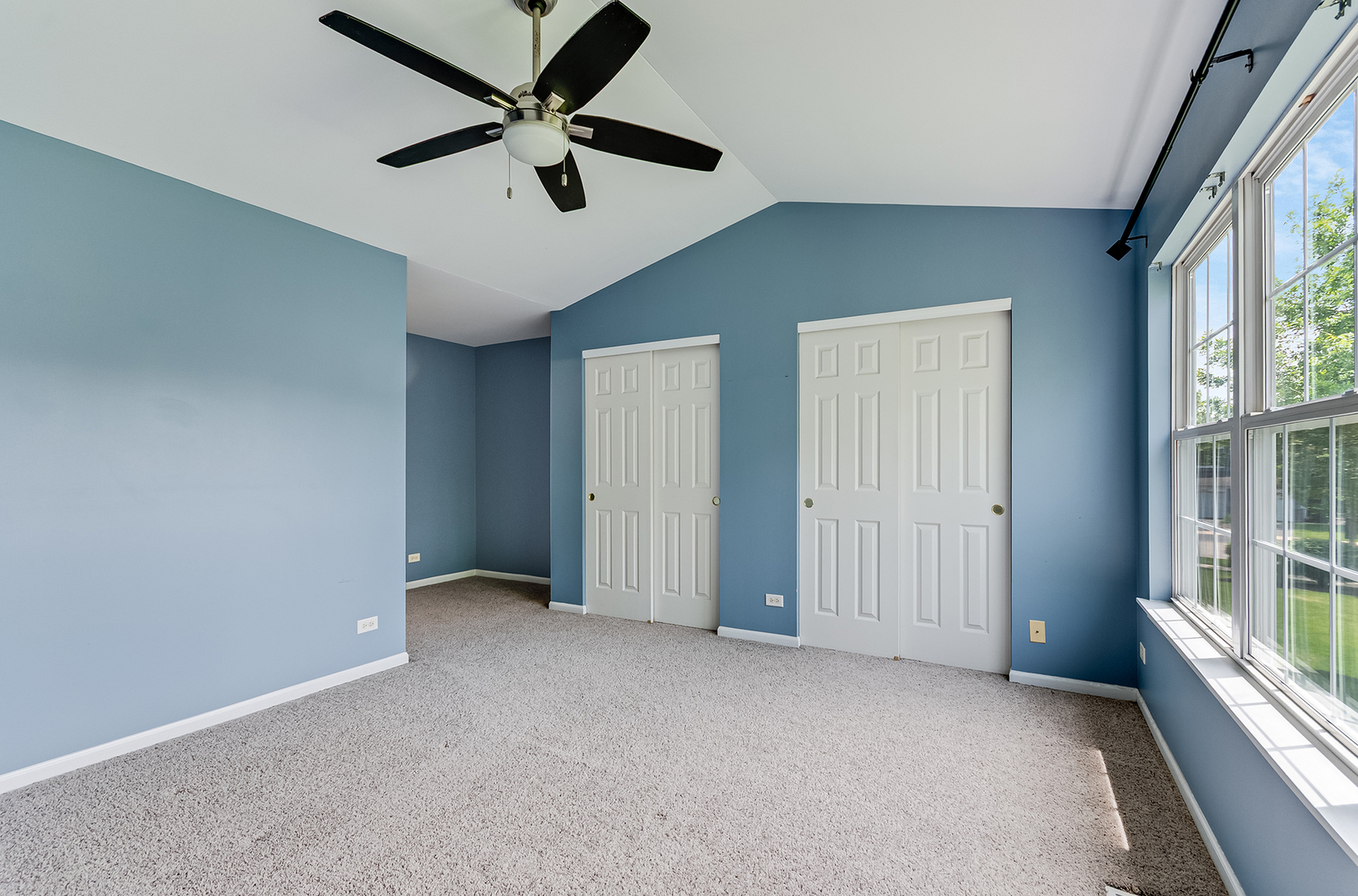 913 Genesee Drive, Naperville, IL 60563