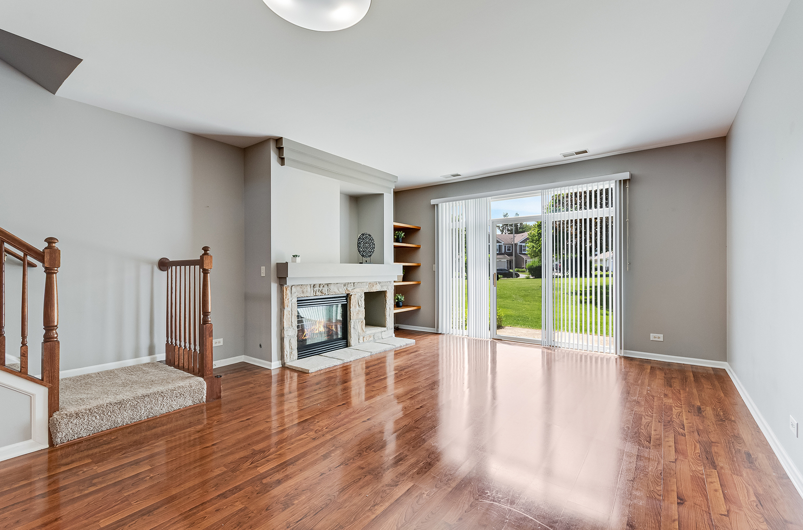 913 Genesee Drive, Naperville, IL 60563