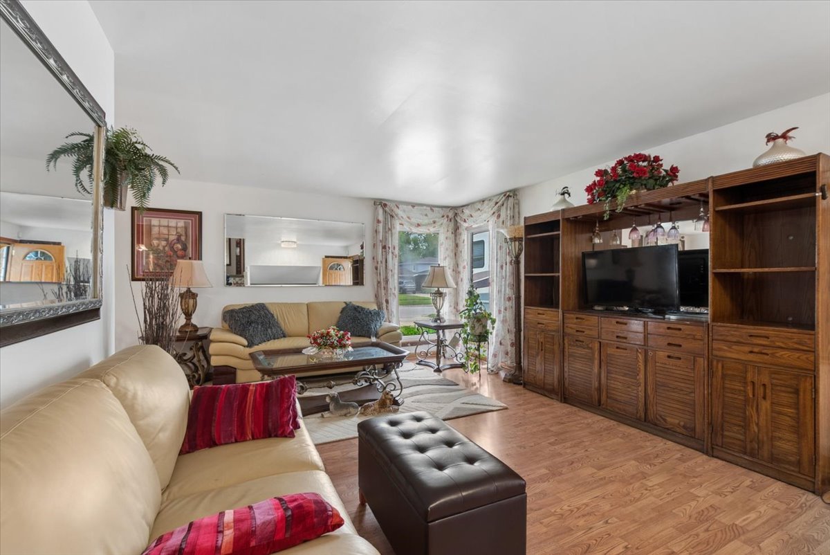 15622 Madison Avenue, Dolton, IL 60419