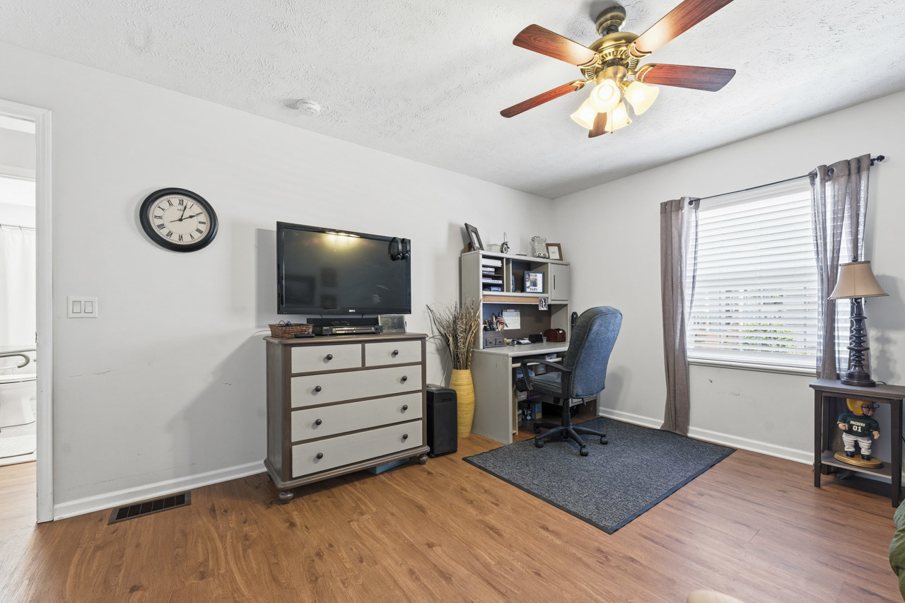 236 Forestview Drive, Crystal Lake, IL 60014