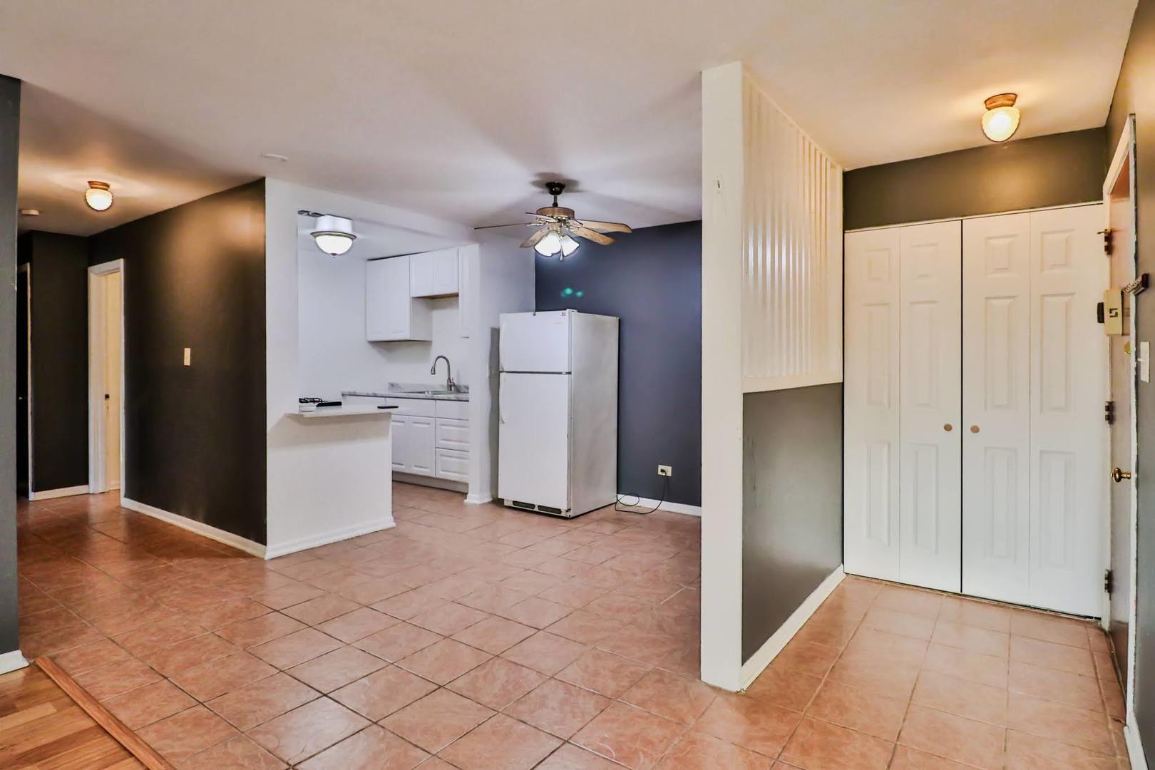 1085 Valley Lane #216, Hoffman Estates, IL 60169