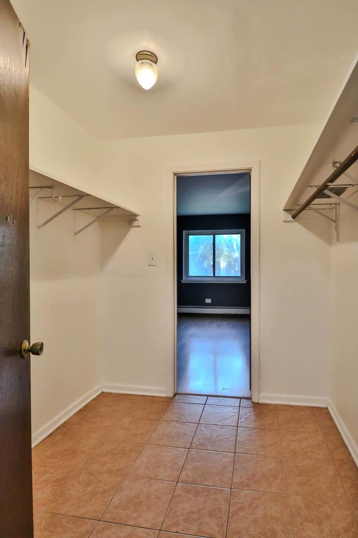 1085 Valley Lane #216, Hoffman Estates, IL 60169